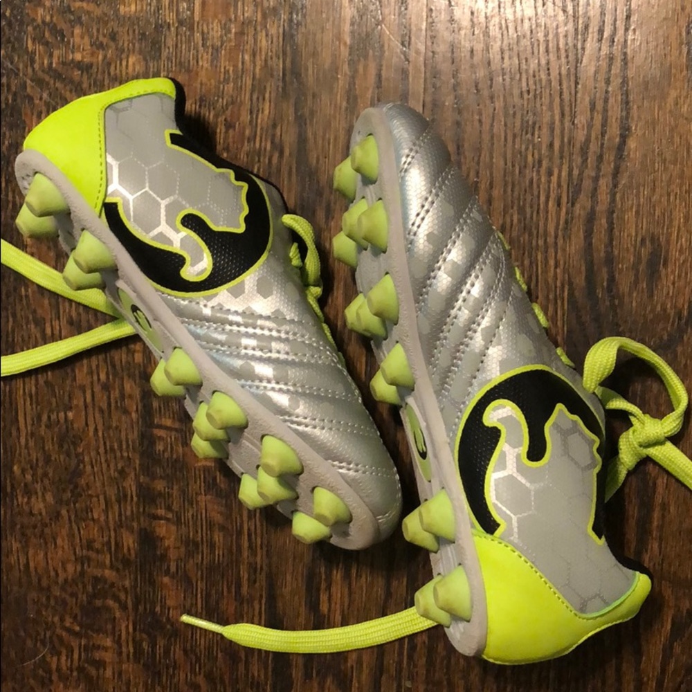 Puma kids outdoor soccer cleat ⚽️⚽️⚽️